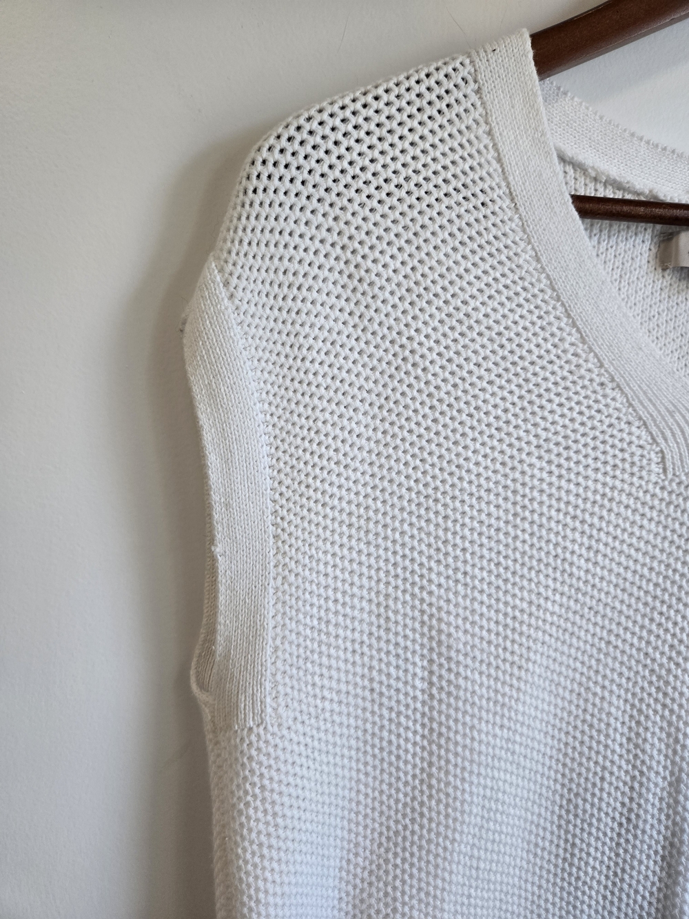 LOFT White V-Neck Sleeveless Knit Sweater - Picture 3 of 5